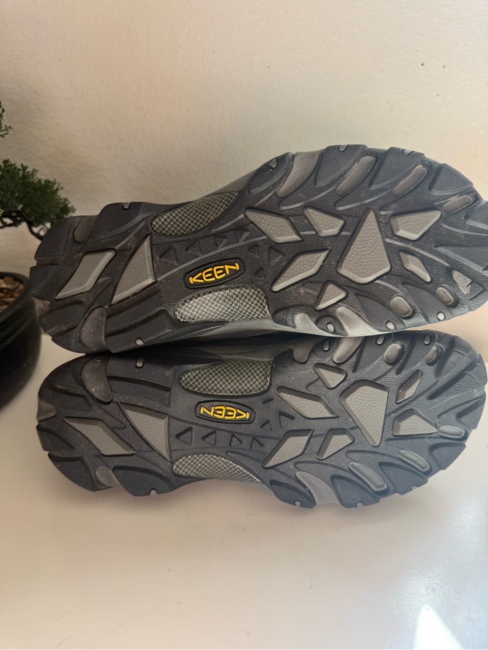 Keen Betty boots women size 10 Black and Gray Insulated Winter Boots - Picture 4 of 8